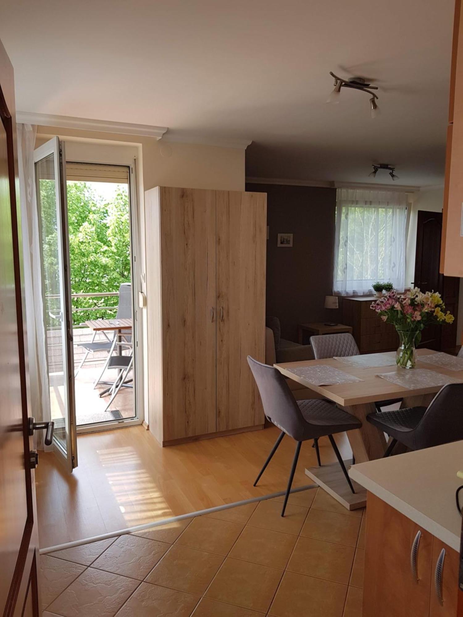 Elek Apartmanhaz ไฮจ์ดุสโซบอสโล ภายนอก รูปภาพ