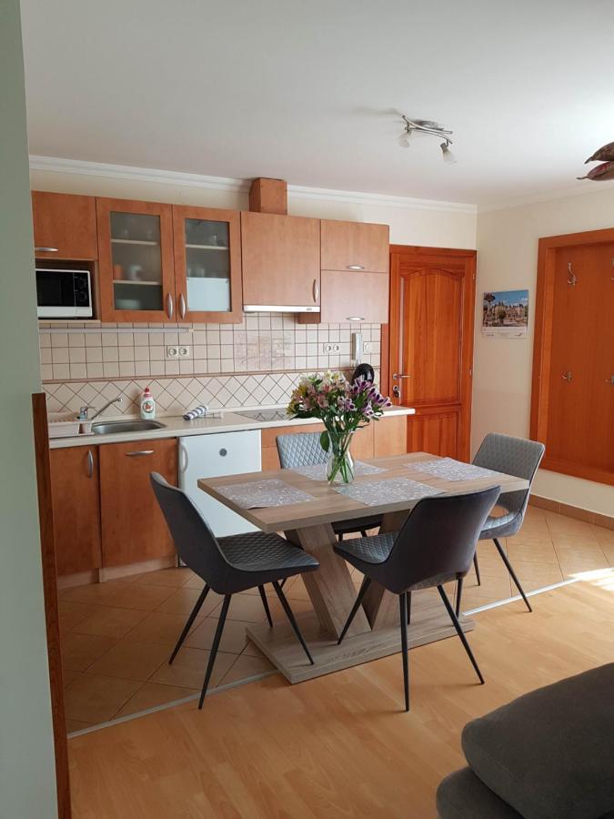 Elek Apartmanhaz ไฮจ์ดุสโซบอสโล ภายนอก รูปภาพ