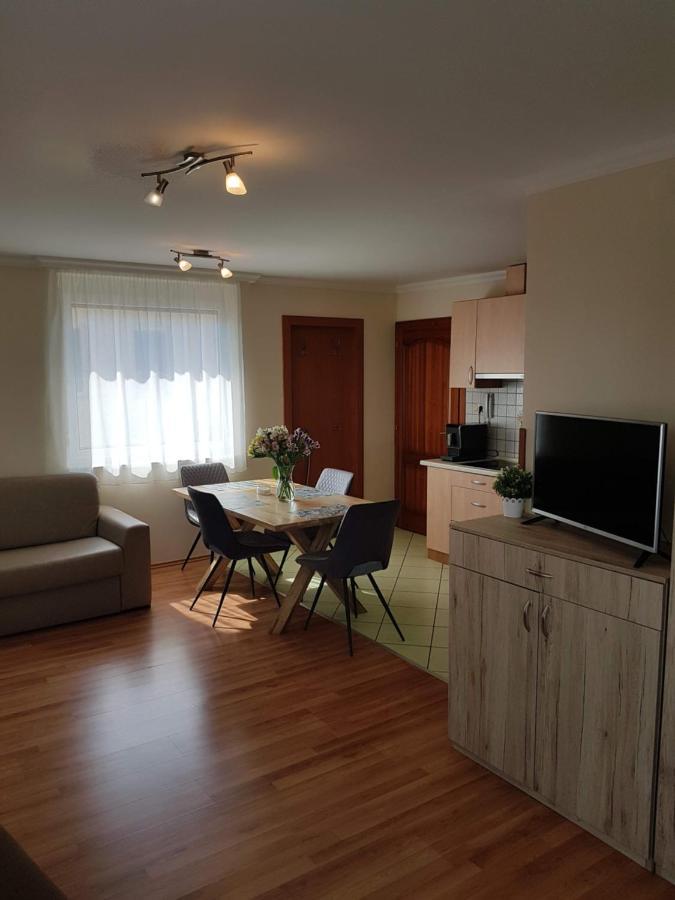 Elek Apartmanhaz ไฮจ์ดุสโซบอสโล ภายนอก รูปภาพ